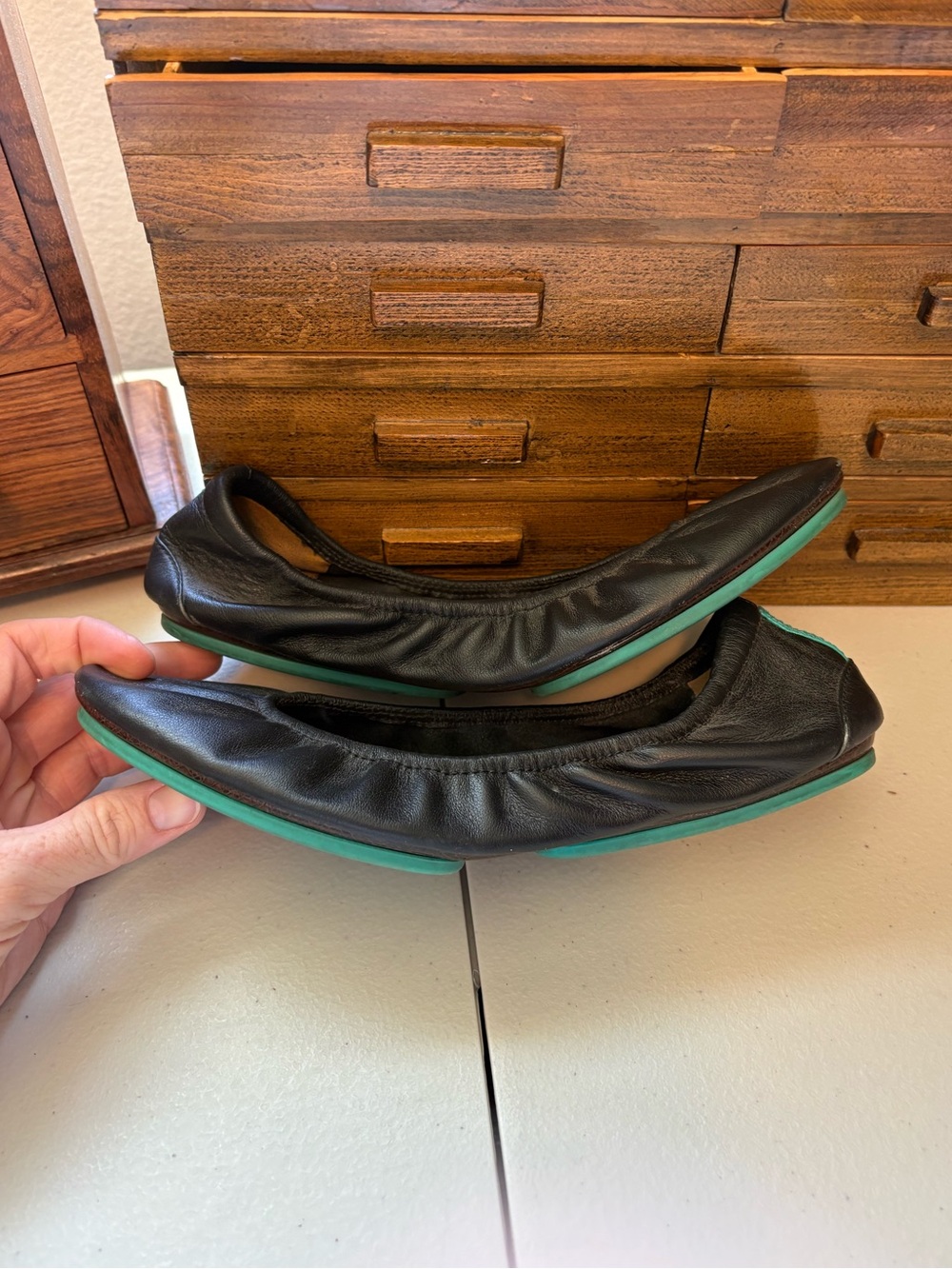 Tieks matte black ballet flats packable size 8 - Picture 8 of 9